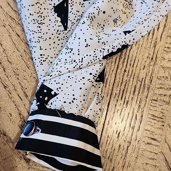 Black and white front tie button down shirt M/L - Picture 4 of 11